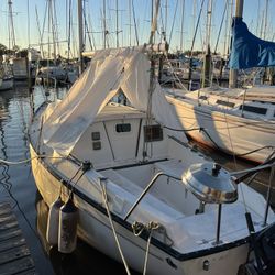 25 Foot Hunter Sailboat