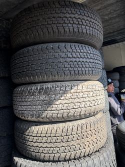 ☑️✅ 265/65/17 Vendo set de Tires semi  nuevas las 4 95%