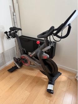Peloton Bike / Pedals / 3 Lbs Weights