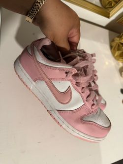 Girls Nike dunks pink