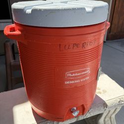 10 Gallon Rubbermaid Jug