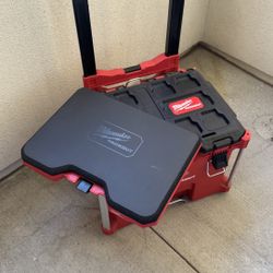 Milwaukee PACKOUT Rolling Tool Box + Kneeling Pad