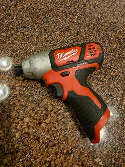Milwaukee M12 1/4" hex impact driver