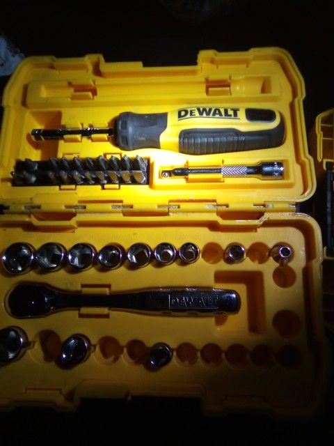 DEWALT SET DRILL BITS