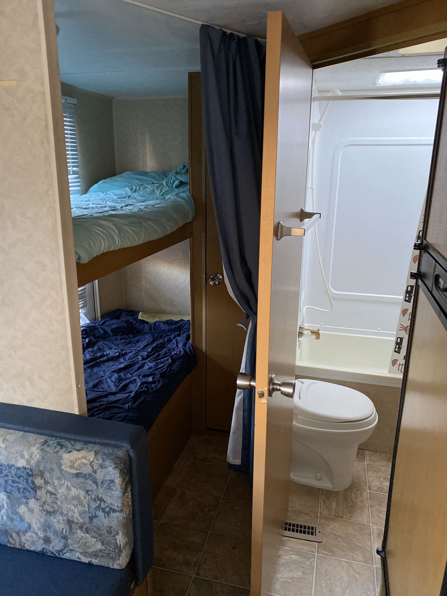 2005 Dutchman Travel Trailer with Bunks for Sale in Edgewood, WA OfferUp