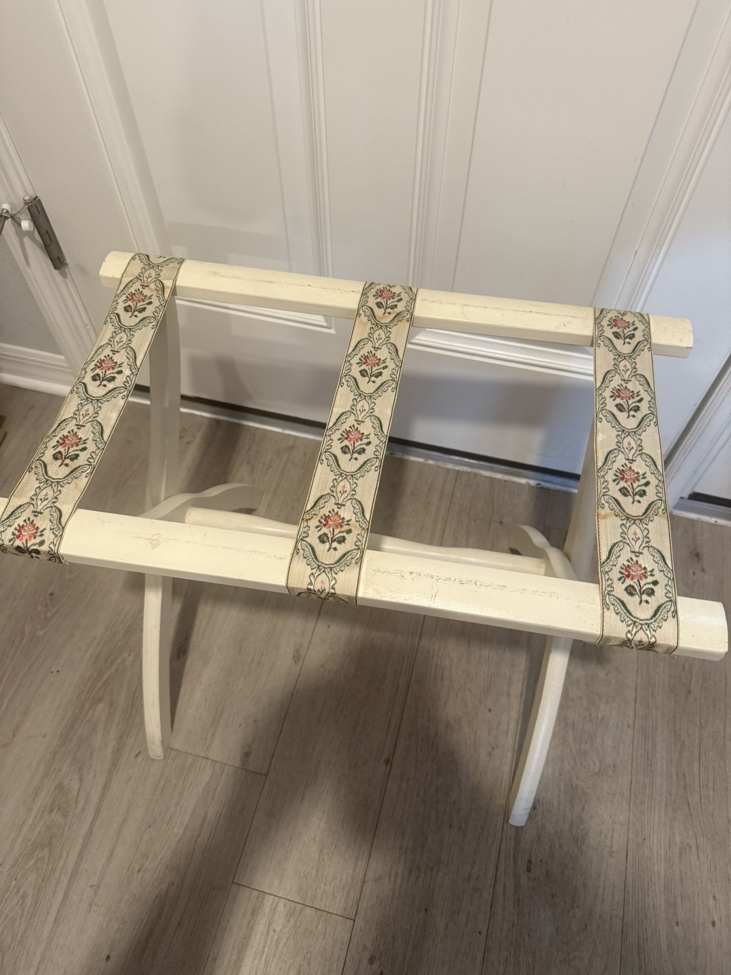 Scheibe White Vintage Luggage Suitcase Folding Rack With Tapestry Fabric Straps