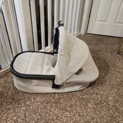 UPPA BABY BASSINET AND STROLLER SEAT