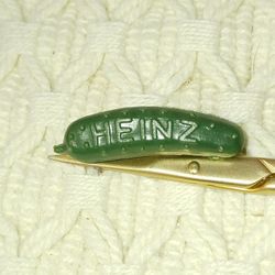 Vintage HEINZ Pickle Pin & Ketchup 2000 LAPEL/HAT Pin  promo item