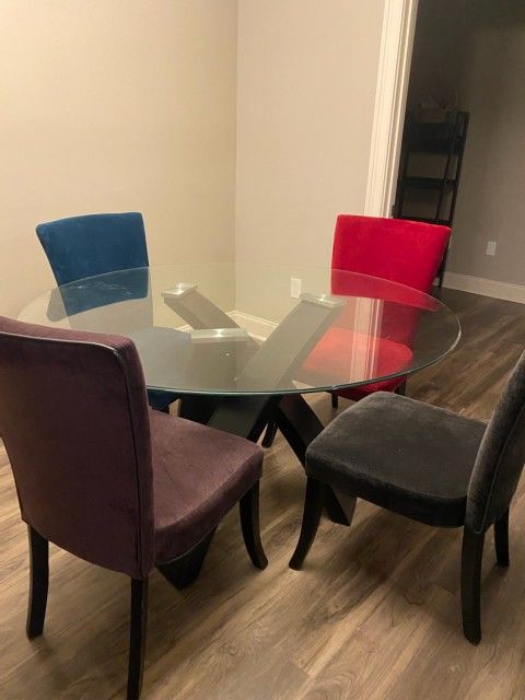 Clear Glass Dining table with colorful chairs (4)