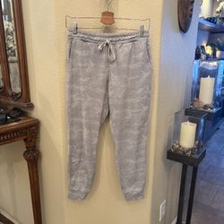 VUORI Women Light Gray Performance Camo Print Jogger Pants Size XS