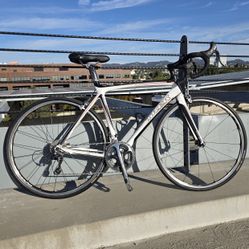 17 lb. All-Carbon Trek Madone 6.9 Racing Bike 