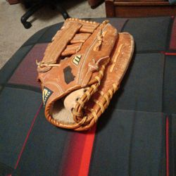 Mizuno MM 1300 Max Flex Professional Model baseball glove.