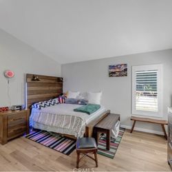 Quen Bed Complete Frame W/2 Lights Real Read 