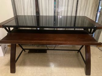 Computer desk