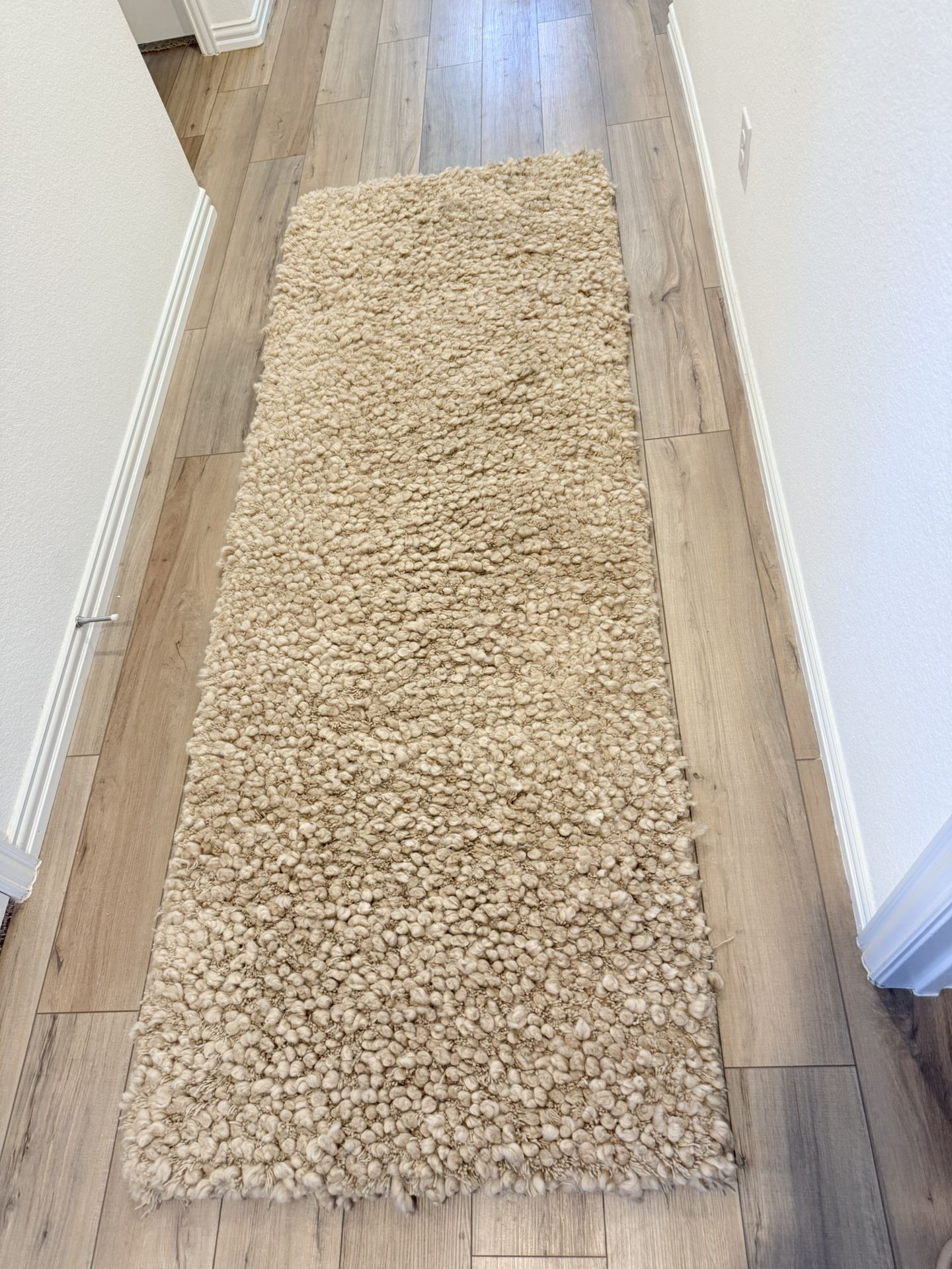 Luxurious 100% Handwoven Wool Pile Rug