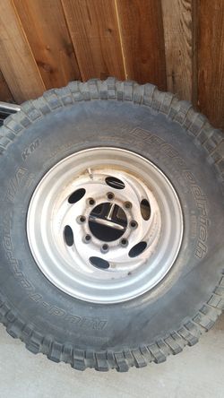 8 lug eagle alloy wheels