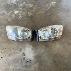 Ram 2006 2500 Headlights