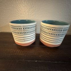 Vendo Masetas Nuevas /I am selling boxes of pots in different colours, serious inquiries only please.