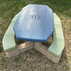 Step 2 Kids Outdoor Picnic Table 