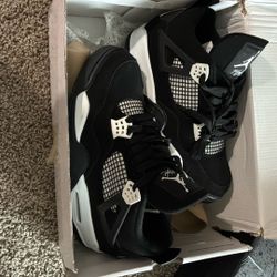 White Thunder Jordan 4 Worn Once