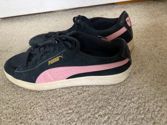 PUMA Vikky v2 Women's 10 Black Suede Sneakers Pink Formstrip Gold Logo 369725-11
