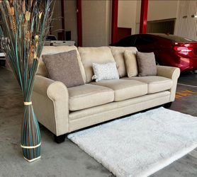 Bassett Furniture Alexander Roll Arm Sofa Signature Including Delivery