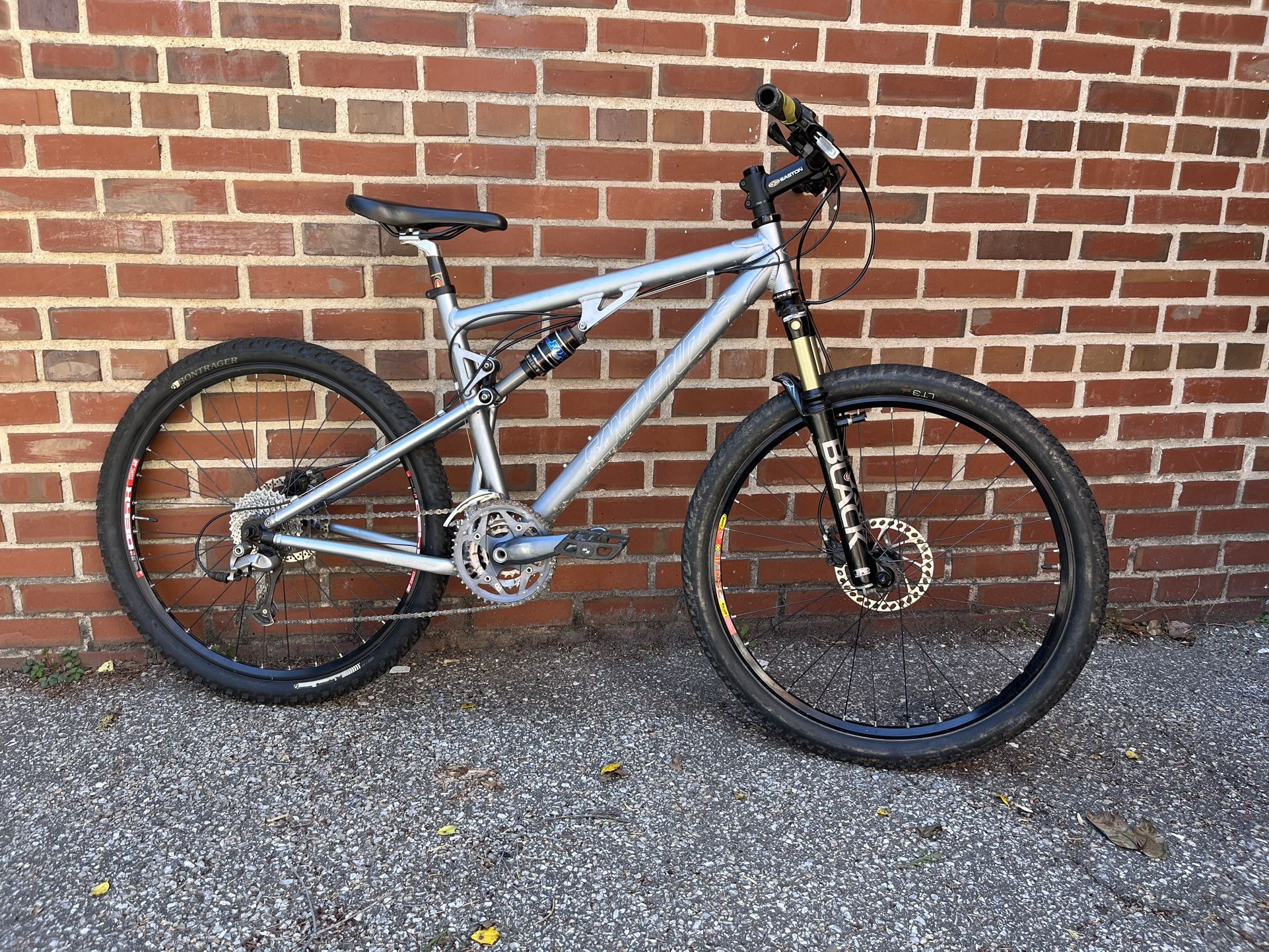 Santa Cruz full suspension mountain bike needs work