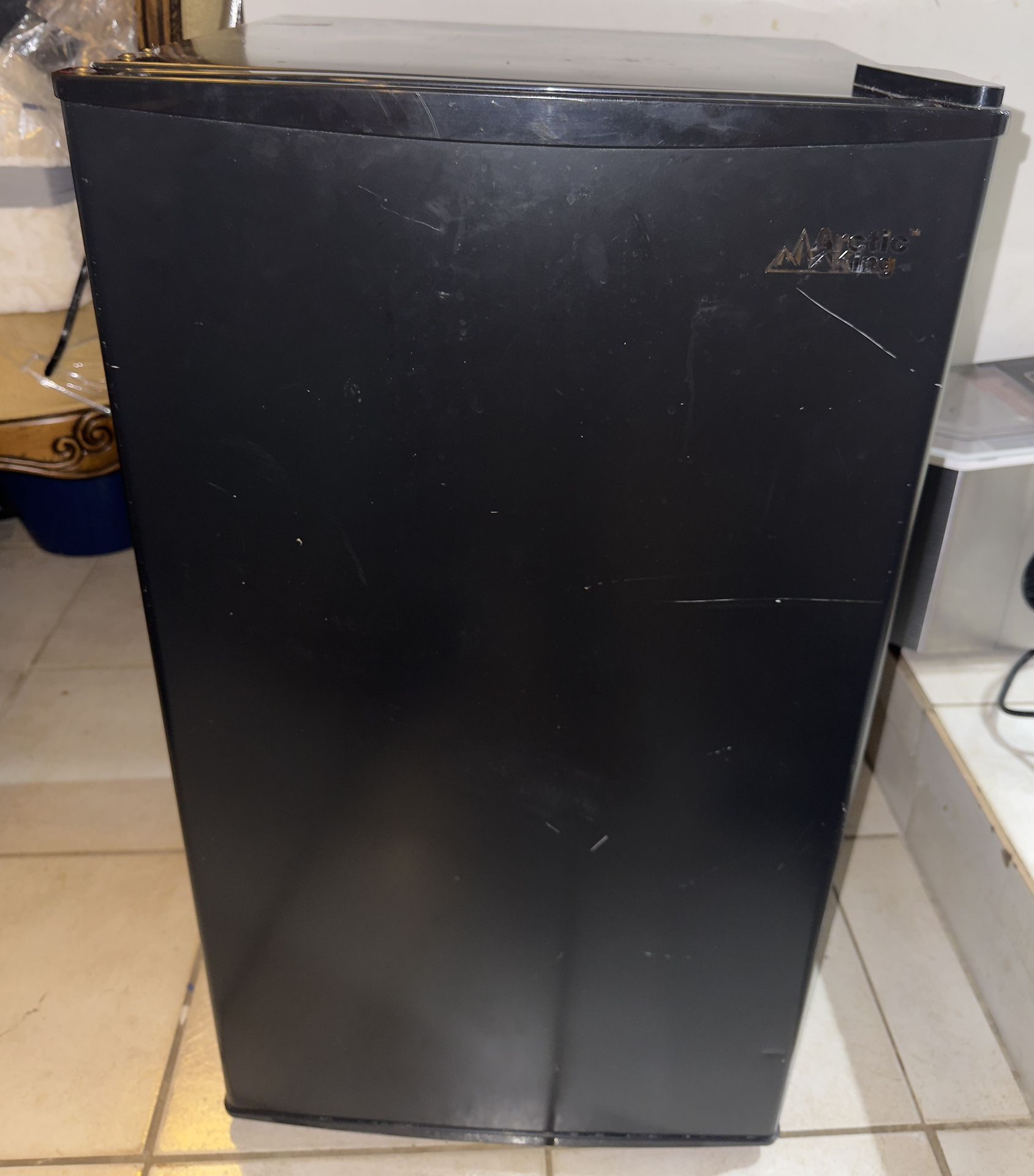 compact Arctic King mini-fridge