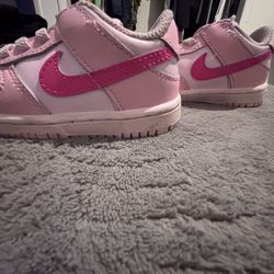 Infant NIKES 5c