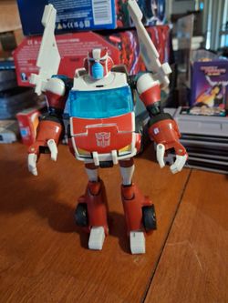 Transformers Animated Series ratchet $10 pickup in Glendale condition is good not complete