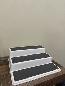 Strainer, Food Scale, Measuring Spoons, Can Opener, Ice Cream Scoop, Peeler,oven Mit, Scissors, Cutting Boards, Utensil Tray& Utensils, Cheese Grater 