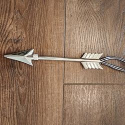 Decorative silver-tone metal arrow 9.5" lovestruck arrow, good condition 