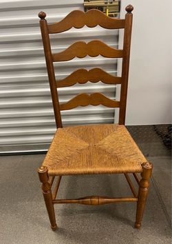 ETHAN ALLEN Country Craftsman Collection Solid Maple Early American Ladderback Dining Side Chair w. Rush Seat