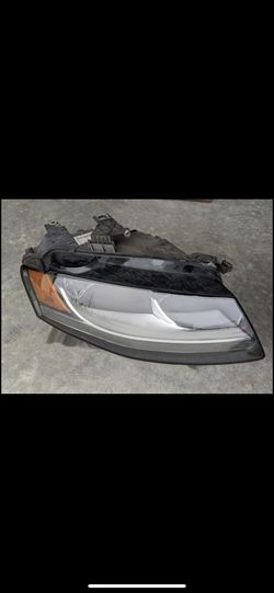 Audi A4 B8 OEM Headlights (L&R)