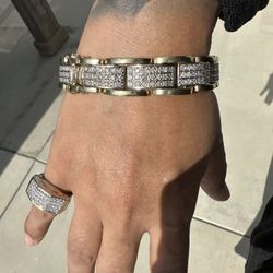 14 KT  Gold men’s bracelet With about 10ct Of natural white Diamonds