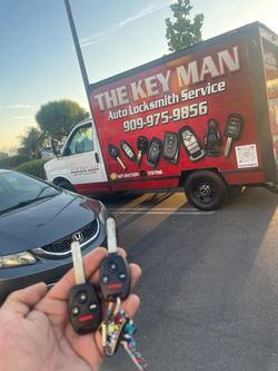 Car Keys N Remotes/ Llaves Con Control
