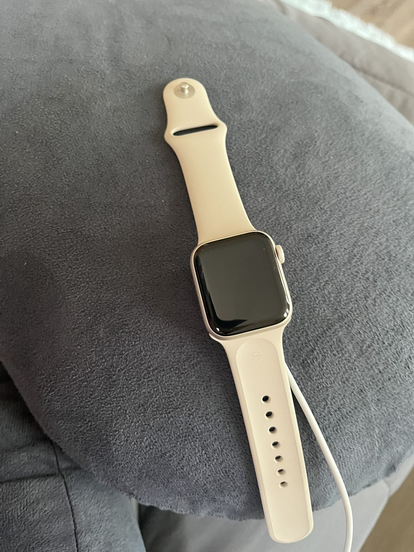 Apple Watch apple watch watch 40mm Case - Aluminum MRFW3LL/A