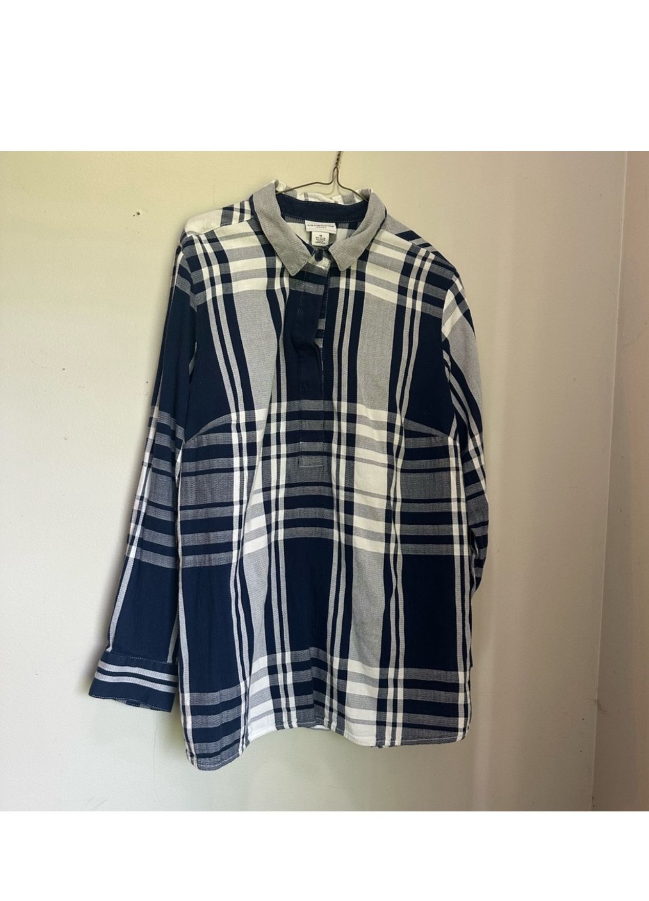 Liz Claiborne Blue and White Casual half button pullover tunic shirt