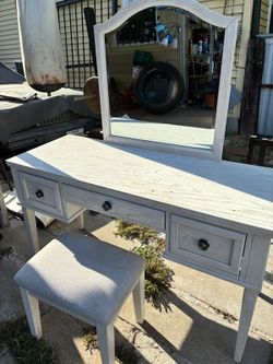 Minor stain in vanity will sell as is for $50