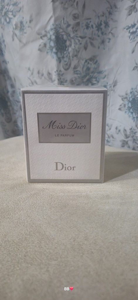 Miss Dior Le parfum.  .  Early 2000s Discontinued Sealed Original Not To Be Confused With The Toilette  Or Any Of The Other New Watered-down Options