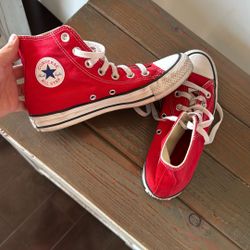 5.5 Never Worn Converse High tops