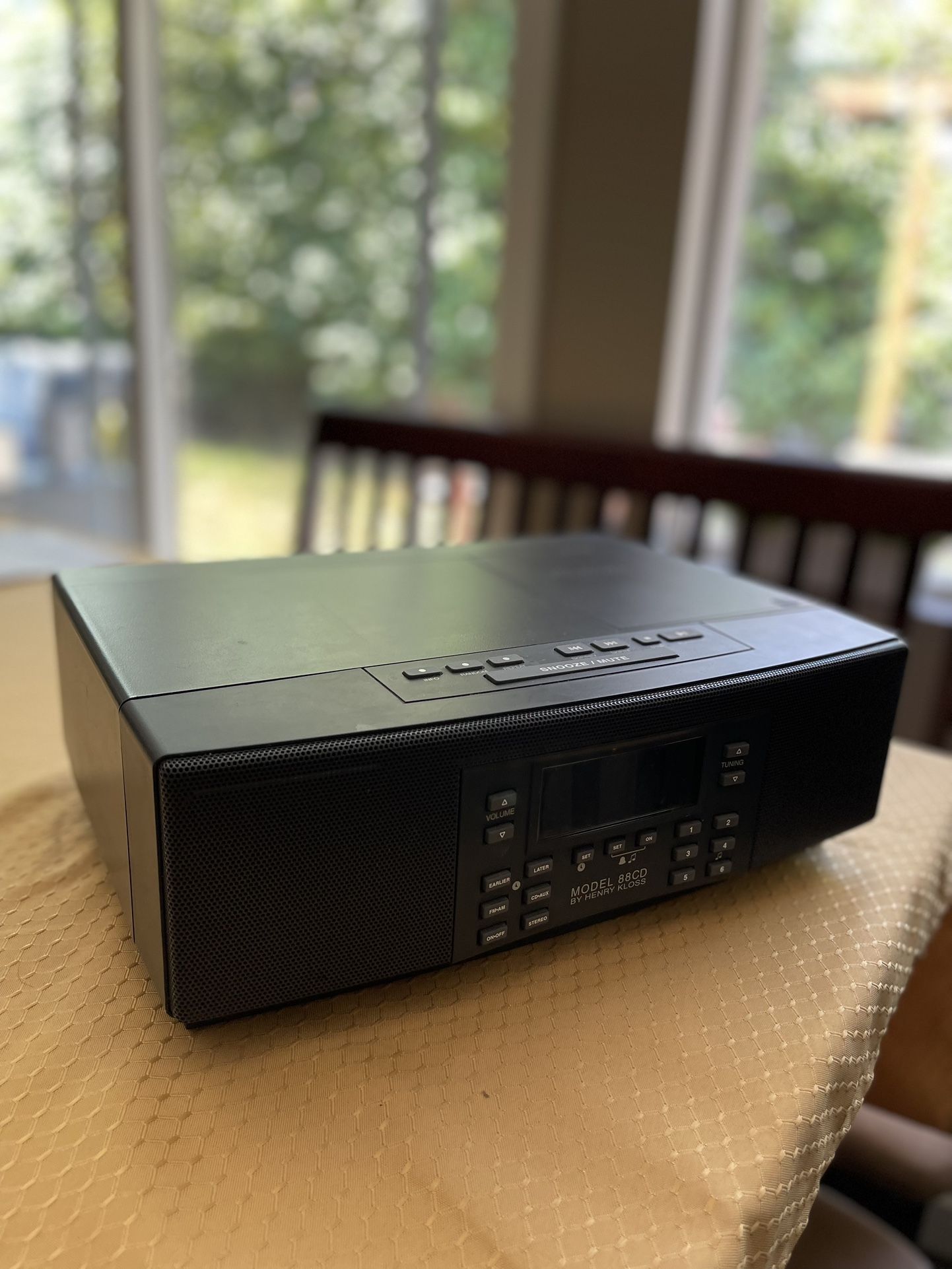 MODEL 88CD by HENRY KLOSS Cambridge Soundworks CD FM/AM Radio