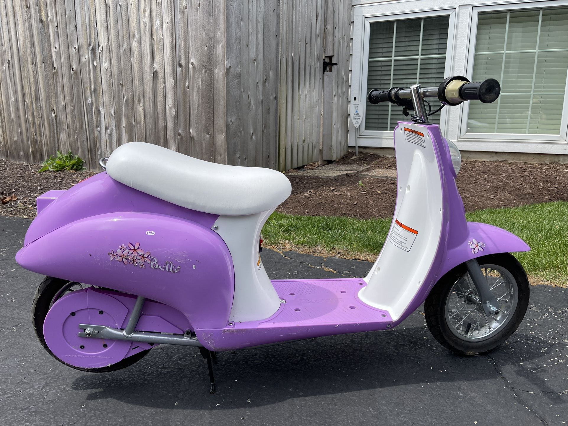 Razor pocket mod Miniature Kids Electric Ride On Retro Scooter