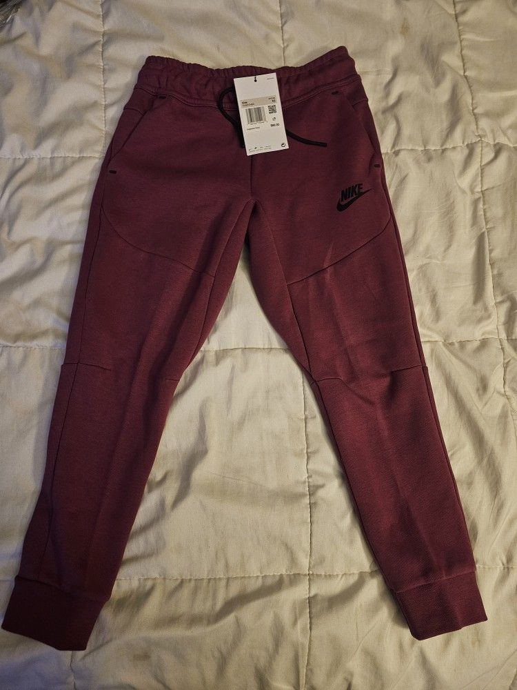 NIKE TECH PANTS BRAND NEW