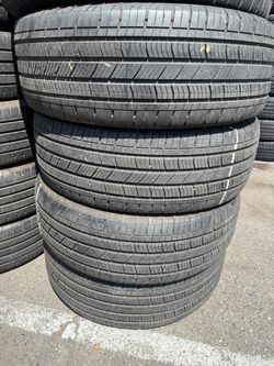 Vendo 255/65/R18 las 4 llantas Michelin por $180