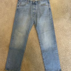 Levi’s 501 Blue Jeans (READ DESCRIPTION)
