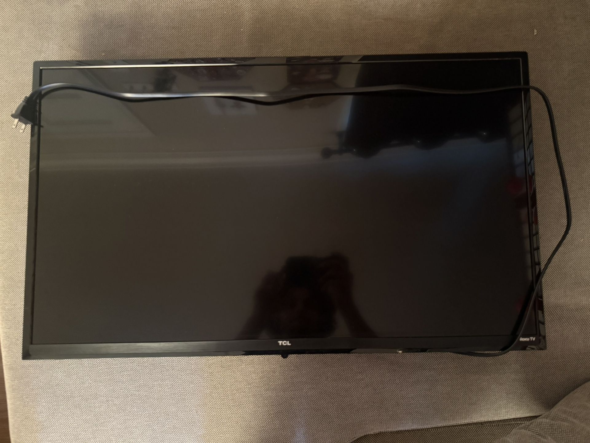 32” Roku TCL TV + HDMI cord