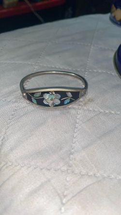 Vintage Mexico Alpaca Silver Abalone Shell Floral Inlay Hinged Bangle Bracelet