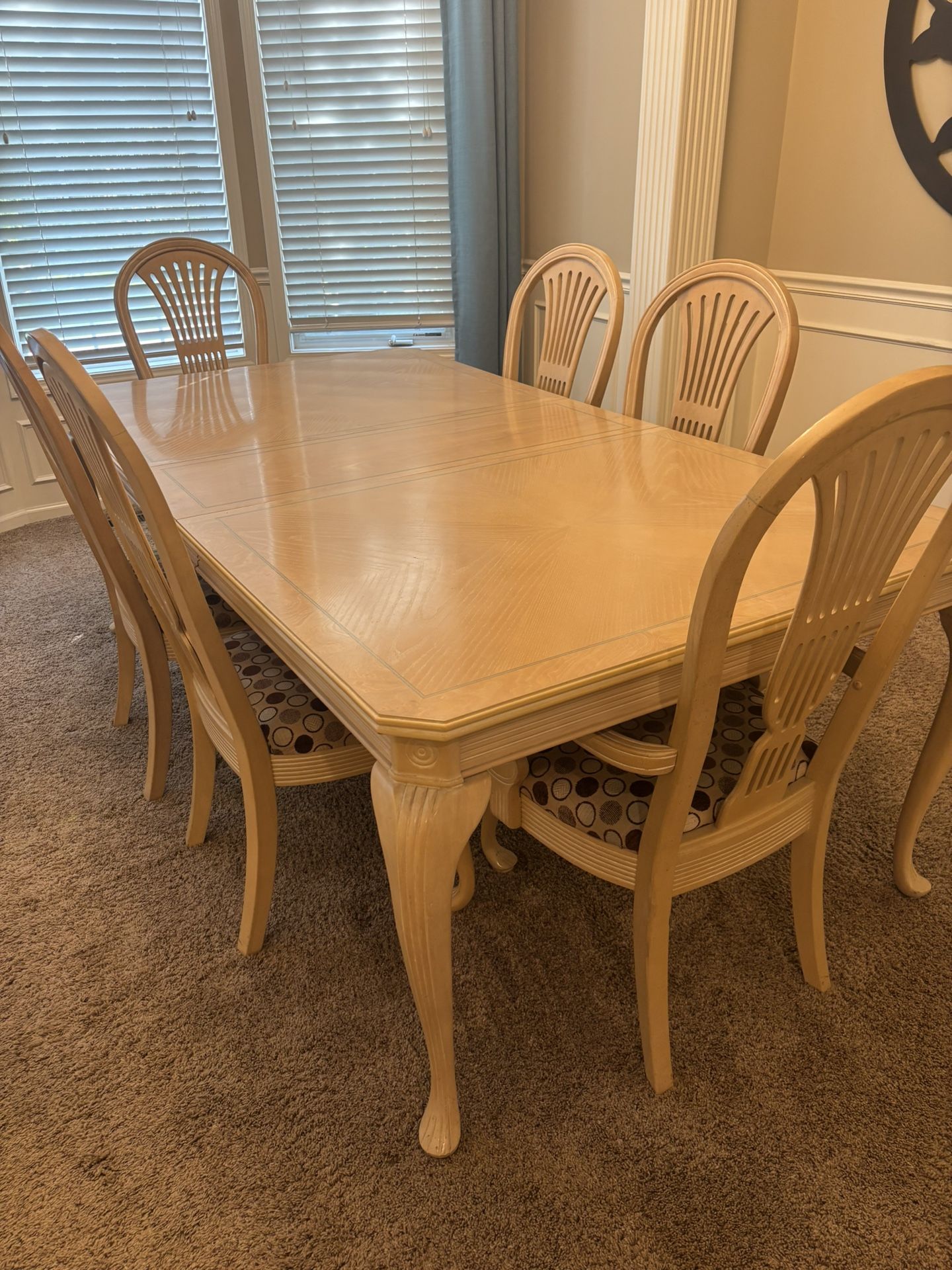 Universal Tiffany Mist Dining Room Table & Chairs