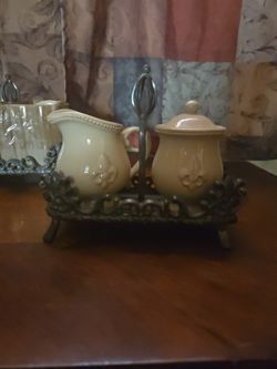 Flour De Lis Sugar and Creamer Set
